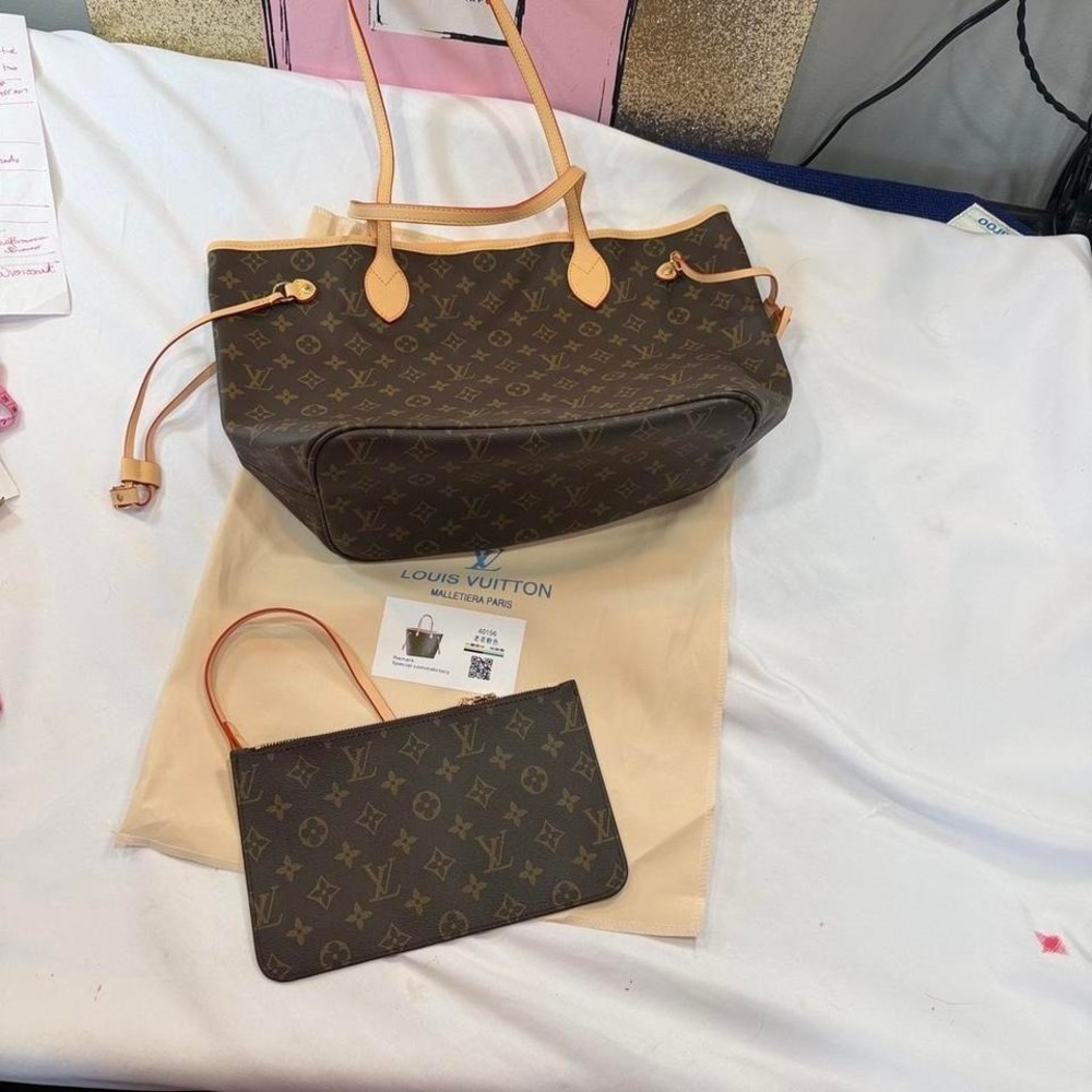 Monogram tote - Picture 2 of 8